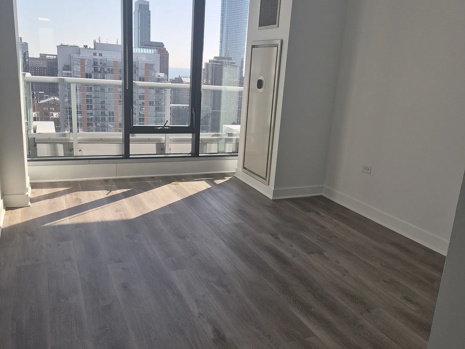 2 bed, 1421 sqft, $5,372 — Photo 4