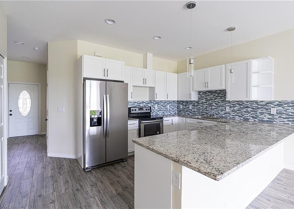 1st image of 385 Pennfield Ave