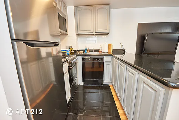 Rented by APT212 INC | media 11