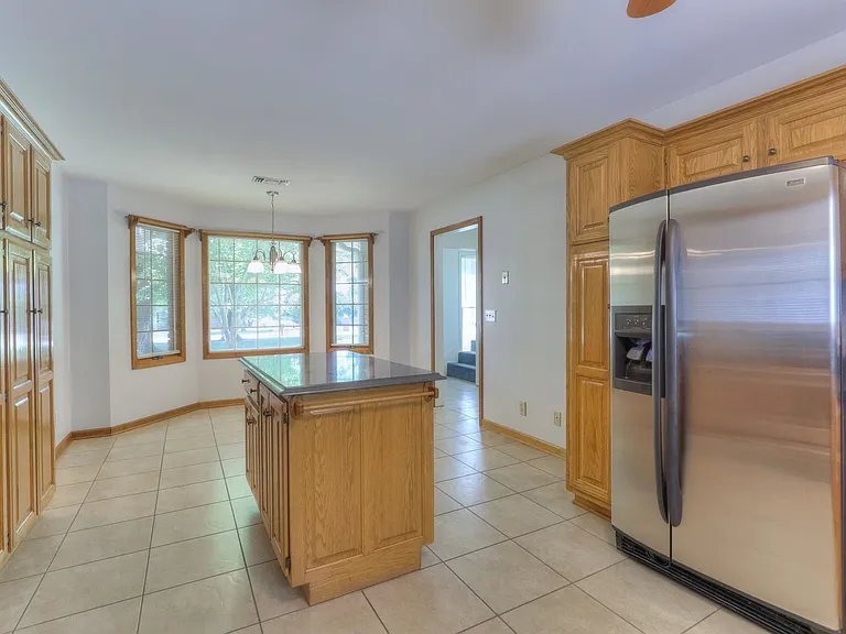 2303 Friendship Dr — Photo 12