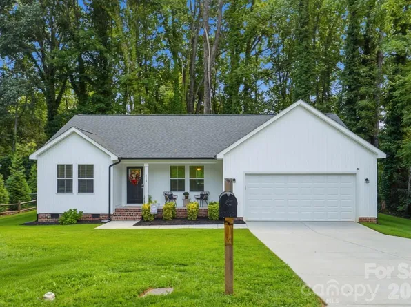918 Brookwood Ct, Statesville, NC 28677