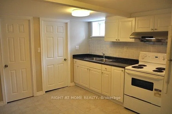 242 Demaine Cres — Photo 12