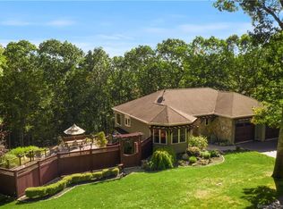 284 Pumpkin Hill Rd, Groton, CT 06355