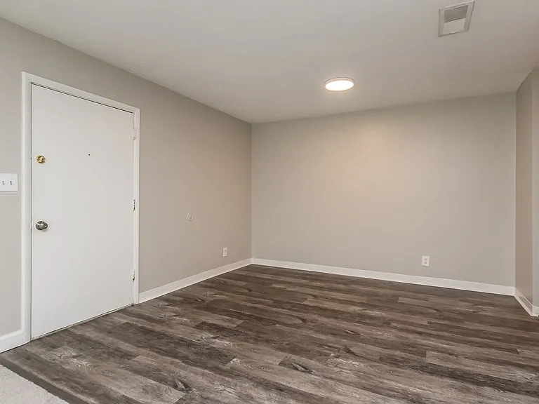 Valley Bend Apartments — Photo 18