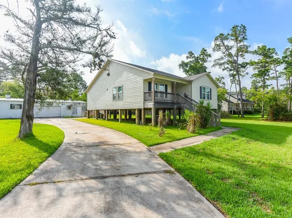 3415 E Bayou Dr, Shoreacres, TX 77571