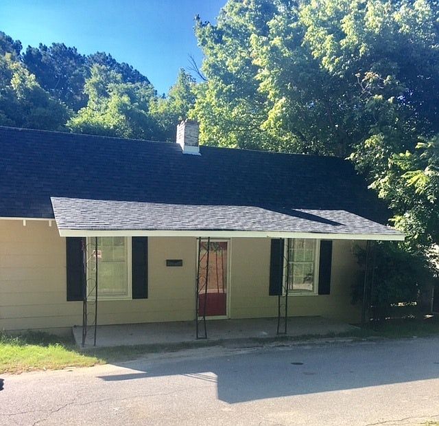 1st image of 805 1/2 Adams Ct