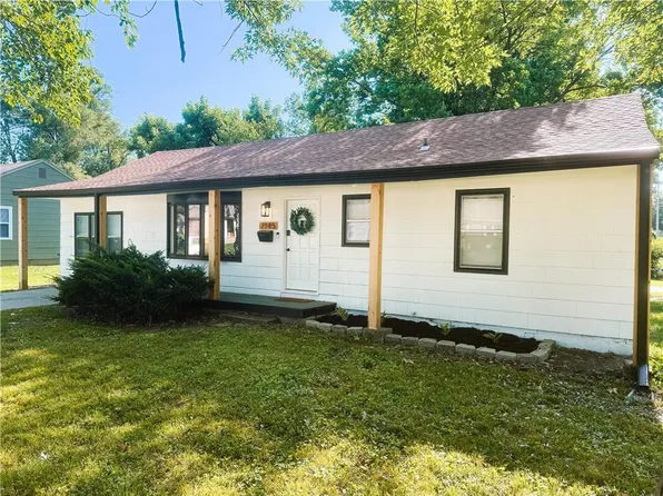 7145 Beverly St, Overland Park, KS 66204