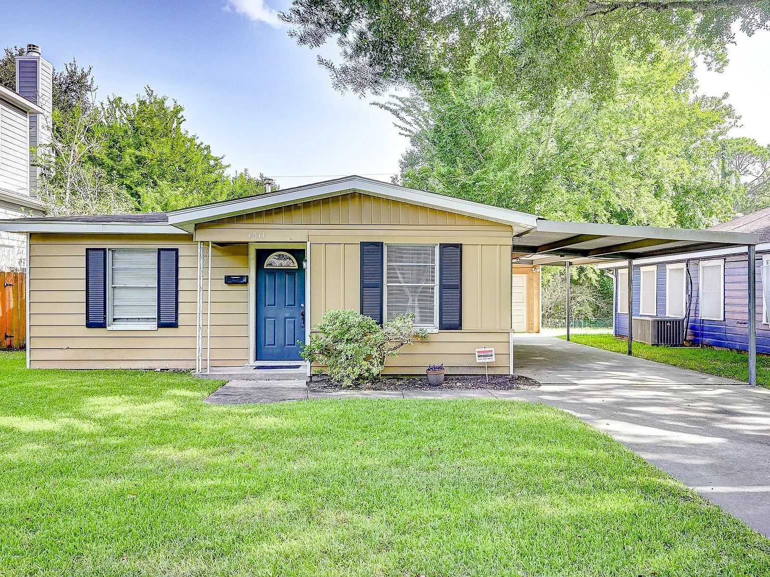 2 bed, 1.0 bath, 996 sqft, $2,000 — Photo 1