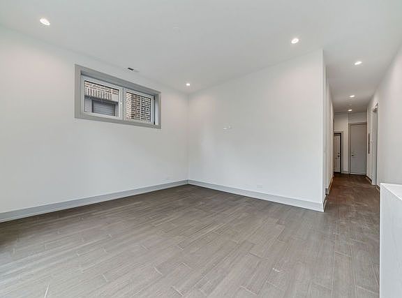 5th image of 1328 W Carmen Ave #2S