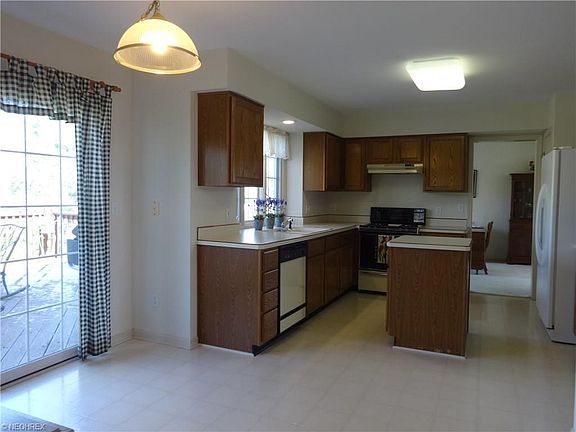 Eat-in kitchen with slider to deck