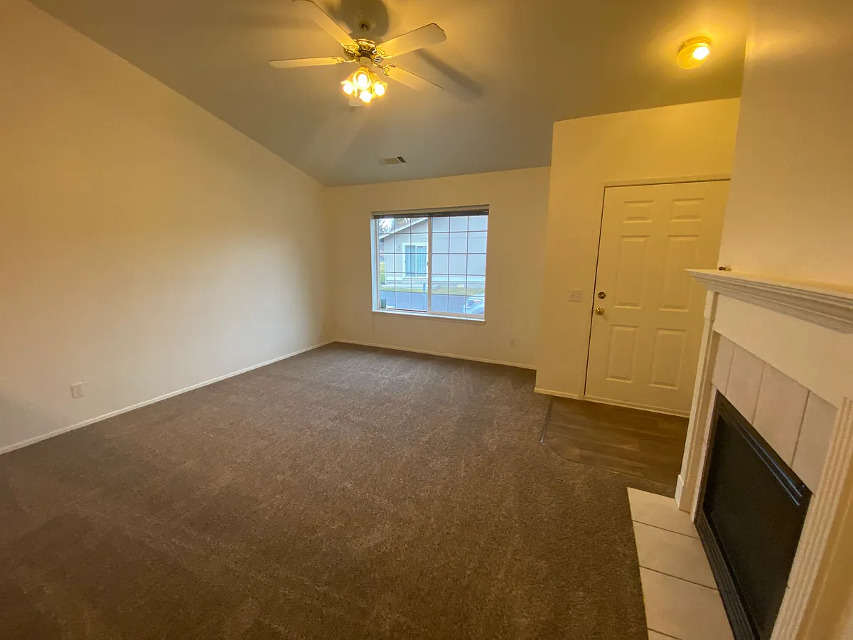 Building Photo - 2086 NE Linnea Dr #2