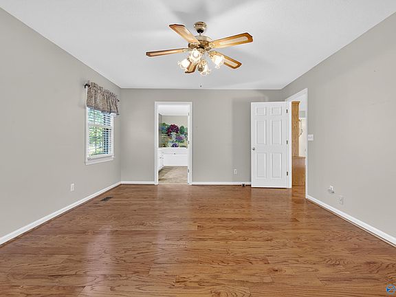 5th image of 2491 Burns St