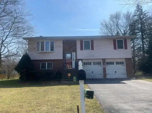 1165 Greenleaf Dr, Bethlehem, PA 18017