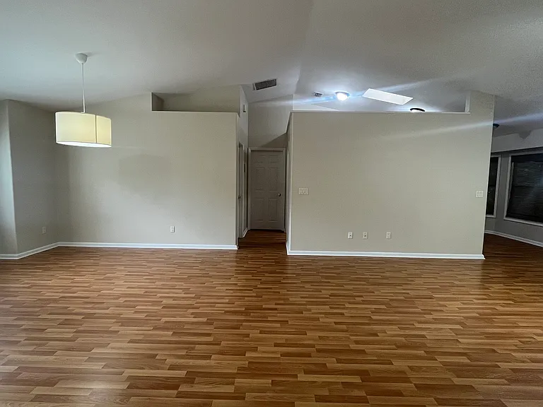 508 NW 94th Way — Photo 2
