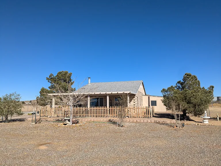 20445 Weimar Ave — Photo 27