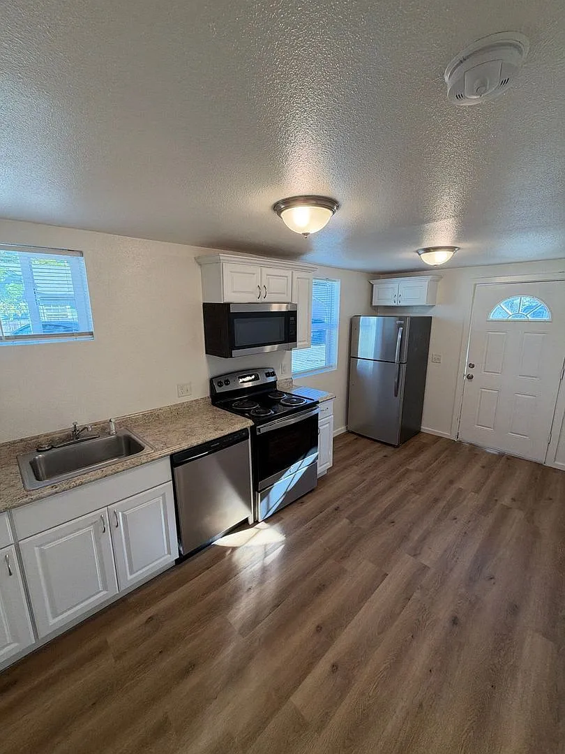 1 bed, 1.0 bath, 360 sqft, $1,095 — Photo 4