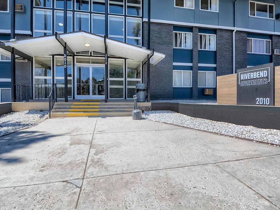1st image of 2102 Carmel Dr #104