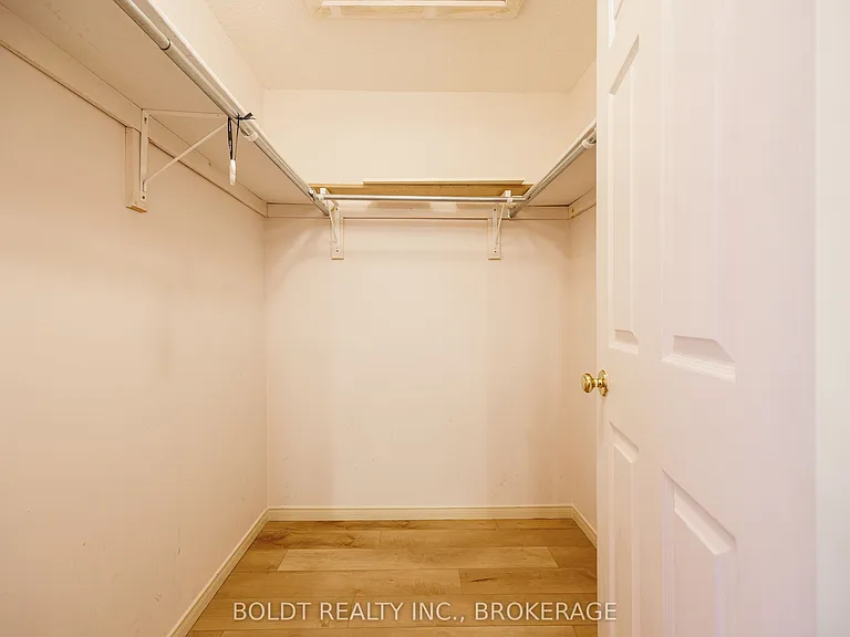 64 Carmine Cres — Photo 26