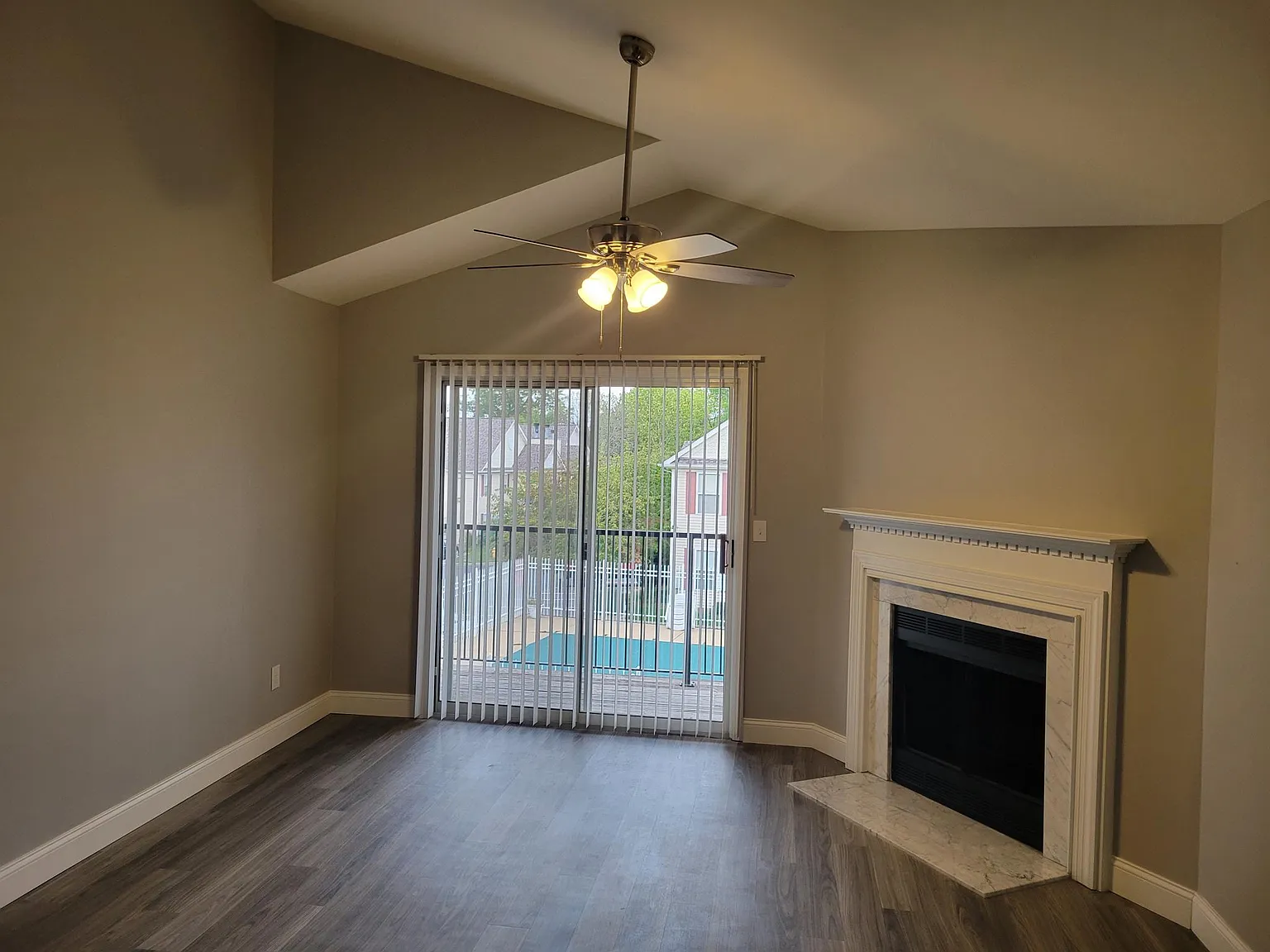 2 bed, 1000 sqft, $1,500 — Photo 3