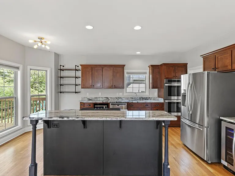 2505 Eastway Dr — Photo 5