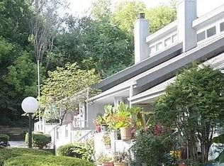 1017 W Maple Ave, Independence, MO 64050