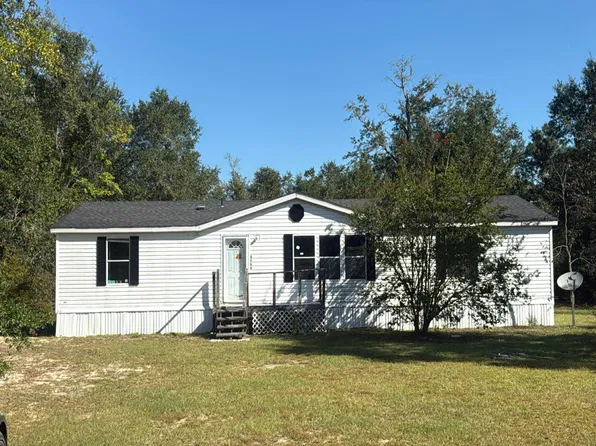 2556 Parrot Bay Dr, Cottondale, FL 32431