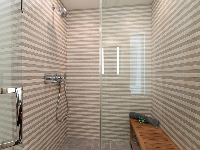 Shower of the en suite bath of the Mountain Bedroom.