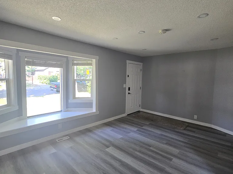 2414 27th St SE — Photo 3