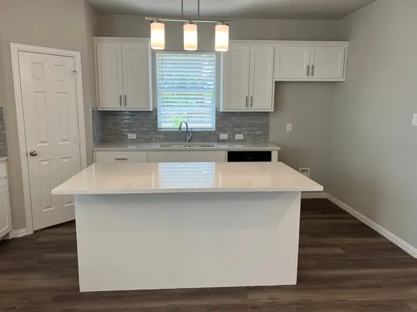 212 Wayside Ct, Bedford, TX 76021