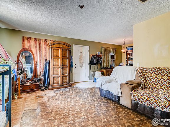 4th image of 3830 Belmont Ave