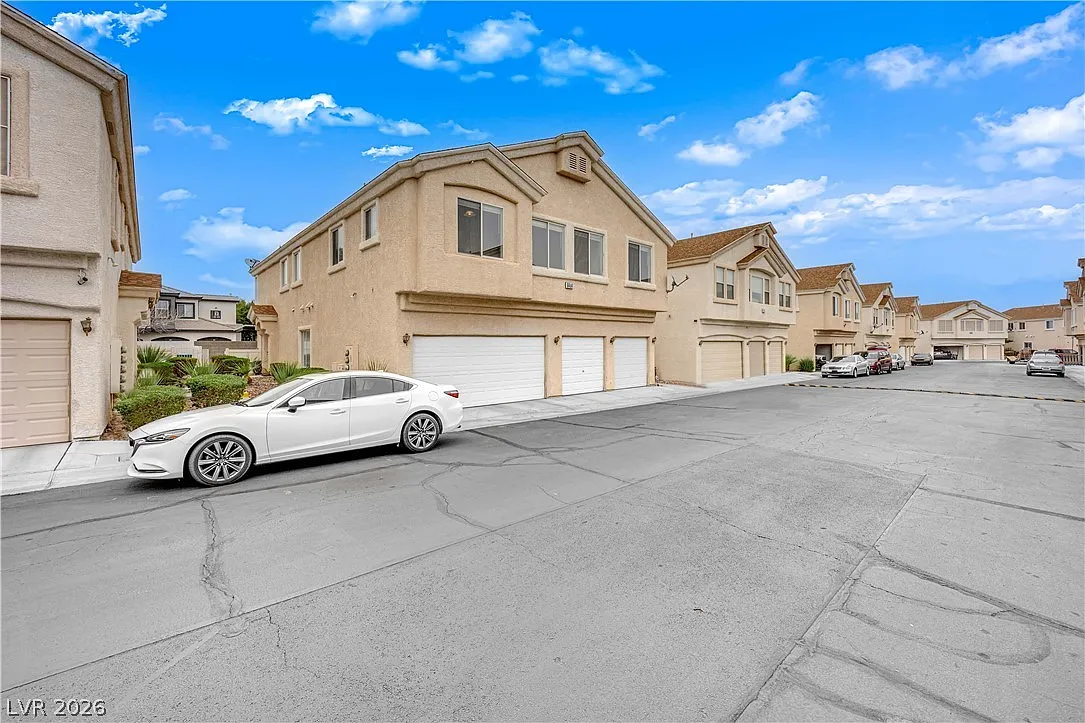 2 bed, 2.0 bath, 1069 sqft, $1,595 — Photo 3