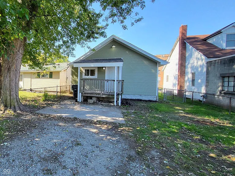 2462 Main St — Photo 15
