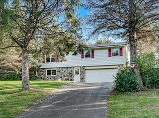 S79W32651 Sugden Rd, Mukwonago, WI 53149