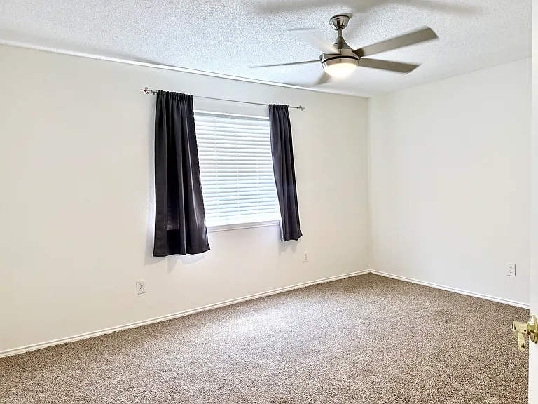 10105 Samantha Dr — Photo 23