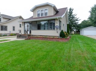 151 W North St, Juneau, WI 53039