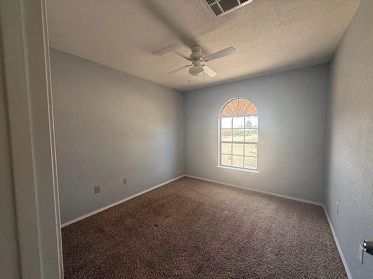 609 Montwood Dr — Photo 23