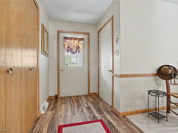 3rd image of 2944 Vincent Rd