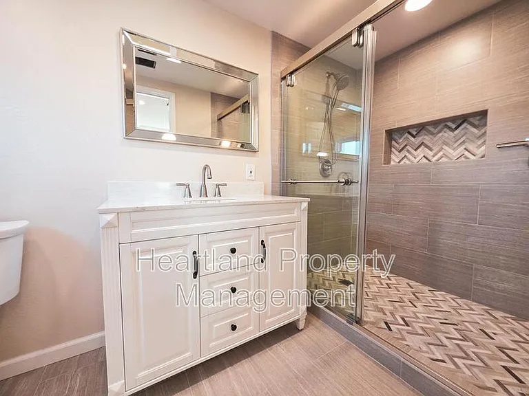640 Claydelle Ave — Photo 13