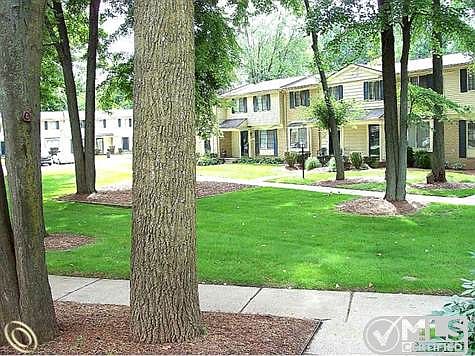 Lahser nice courtyard.jpg