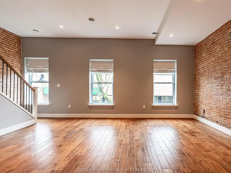 69 King St W #202 — Photo 9