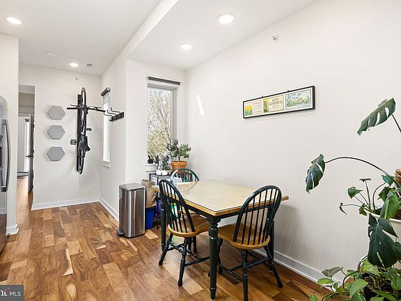 4th image of 318 N Preston St #3