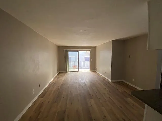 Building Photo - 11920 Mayfield Ave #7