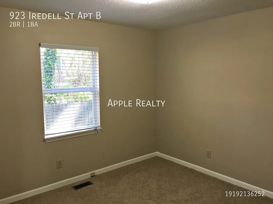 Building Photo - 923 Iredell St #B