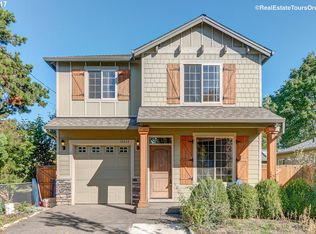 10323 NE Davis St, Portland, OR 97220