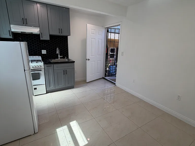 3556 Percy St #1/8 — Photo 3