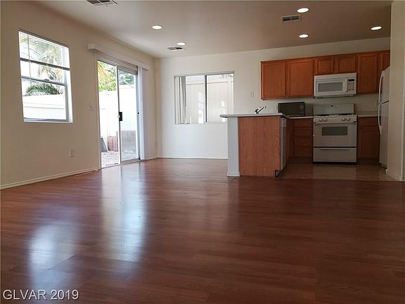 3rd image of 7865 Windhamridge Dr