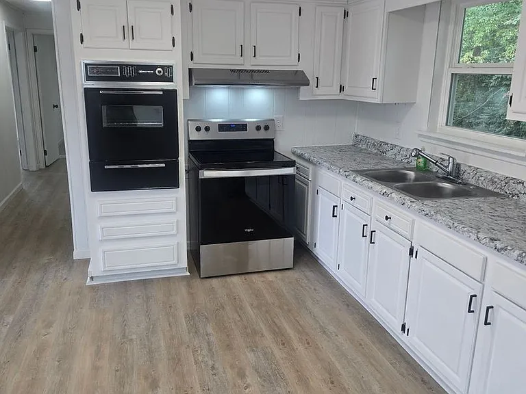 717 Howard St — Photo 14