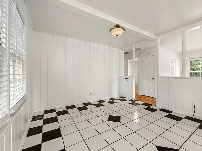 1129 Eastview Dr — Photo 20