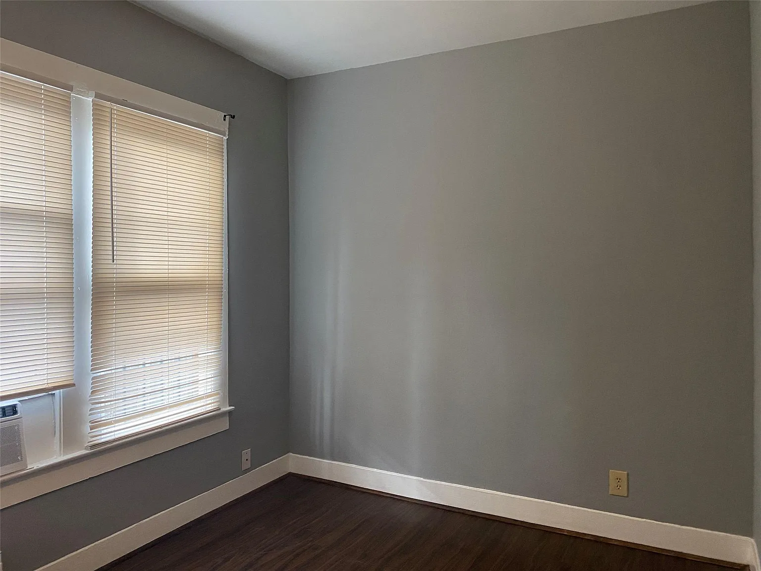 3 bed, 1.0 bath, 1092 sqft, $1,300 — Photo 3