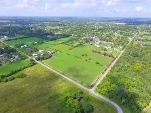 4904 Avenue O, Santa Fe, TX 77510